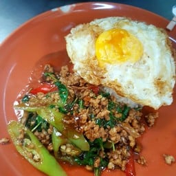 กะเพราหมู +ไข่ดาว