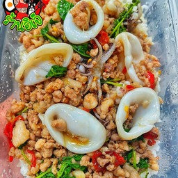 ข้าวผัดกะเพราหมูสับ+ปลาหมึก