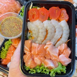 ยำกุ้งม่อนไข่แดงเค็ม