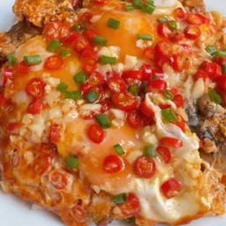 ข้าวปลากระป๋องไข่เยิ้ม