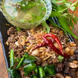 ลาบไก่เมืองพร้อมน้ำซุ๊ป