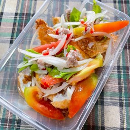 ยำไข่ดาว กรอบๆ