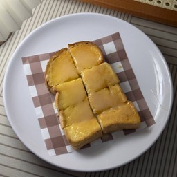 ขนมปังปิ้งเนยนม