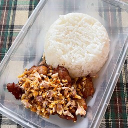 ข้าวหมูทอด กระเทียมเจียว