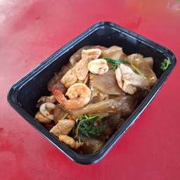 เส้นใหญ่ผัดกะเพรา