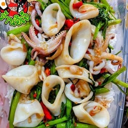 ข้าวผัดผักบุ้งปลาหมึก