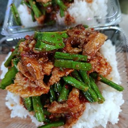 พริกแกงหมูใส่ถั่ว