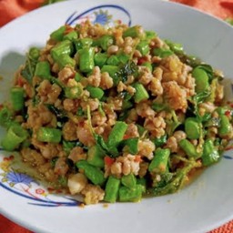 ข้าวกระเพราหมูสับใส่ถั่ว