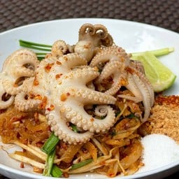 ผัดไทยปลาหมึกสาย