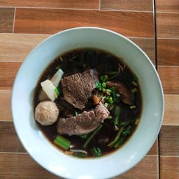 ก๋วยเตี๋ยวเนื้อตุ๋น