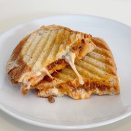 โบโลเนสชีสซาวโดว์แซนด์วิช