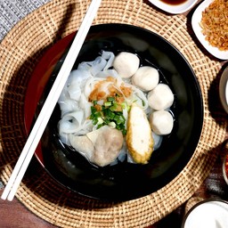 เส้นใหญ่น้ำ