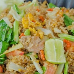 ข้าวผัดไข่ใส่หมู