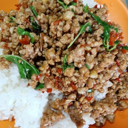 กะเพราหมูสับราดข้าว