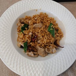 พาสต้าพริกแห้งหมู