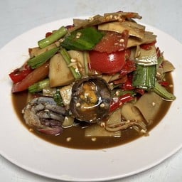 ตำหน่อไม้ปูปลาร้า