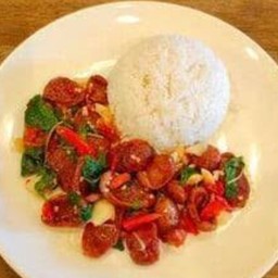 ข้าวราดผัดใบกระเพรากุ้งเชียง