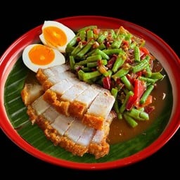 ตำถั่วฝักยาวหมูกรอบ ไข่ต้ม