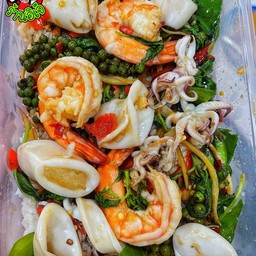ข้าวผัดขี้เมาทะเล (กุ้งหมึก)