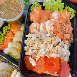 ยำรวมเนื้อปู