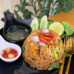 ข้าวผัดปลากระป๋อง