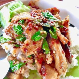 ข้าวกะเพราคอหมูย่าง