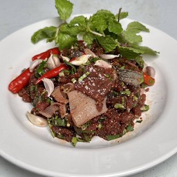 ก้อยขมเนื้อดิบ