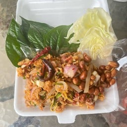 ยำแหนมข้าวทอดคุณหญิง