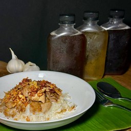 Angry ข้าวทอดกระเทียม + น้ำสมุนไพร