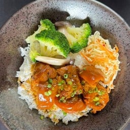 ชุดข้าวหมูสามชั้นอบซีอิ๊ว