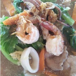 ราดหน้าเส้นใหญ่ทะเล