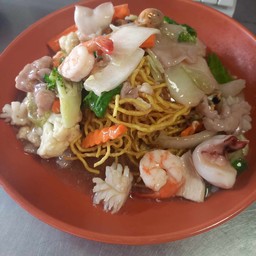 หมี่กรอบราดหน้าหมู