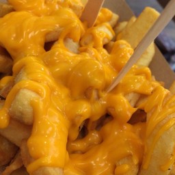 เฟรนช์ฟรายส์ราดชีส XL