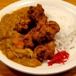 ข้าวแกงกะหรี่ไก่ทงคัตสึ+น้ำซุปสาหร่ายวากาเมะ