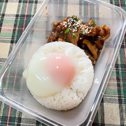 ข้าวหน้าหมูย่างซอสญี่ปุ่นไข่ออนเซ็น