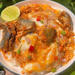 ข้าวปลากระป๋องไข่ดาว