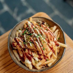 CRISPY CHICKEN CHEESY FRENCH FRIES เฟรนช์ฟรายไก่กรอบชีส