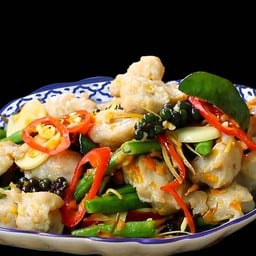 ผัดเผ็ดลูกชิ้นปลากราย
