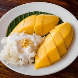 ข้าวเหนียว มะม่วงน้ำดอกไม้ (พร้อมทาน 1 กล่อง)