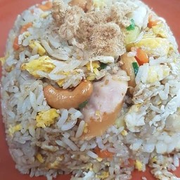 ข้าวผัดใส้กรอก