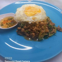 ข้าวกะเพราเนื้อ