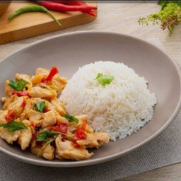 กระเพราไก่ราดข้าว