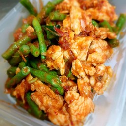 ผัดพริกแกงเป็นกับ