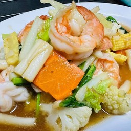 ผัดผักรวมมิตรกุ้ง