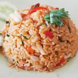 ข้าวผัดต้มยำหมู