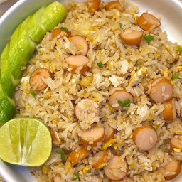 ข้าวผัดไส้กรอก