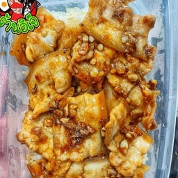 ข้าวหมูสามชั้นสไลด์ทอดกระเทียม