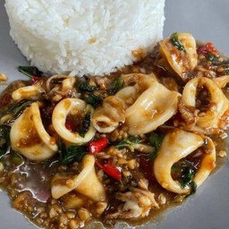 กระเพราปลาหมึก