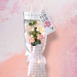 ช่อดอกไม้โครเชต์ ( สีชมพู ) พร้อมไฟ LED + การ์ดอวยพรวันเกิด