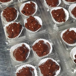 ช็อกบอลเม็ดมะม่วงหิมพาน (ช็อกโกแลตแท้เคลือบ)